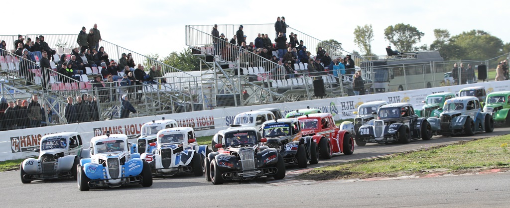 Når Legends Cup åbner sæsonen på Padborg Park har det store felt fået hele 3 mesterskaber at kunne dyste i, Det generelle, 4 cyl, og Masters(Som er den tidligere oldboysklasse).
(Foto: Motorsporten.dk)